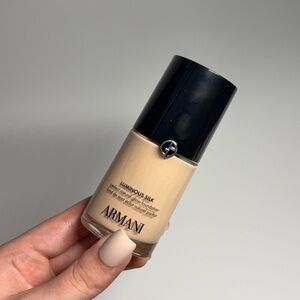 Armani Luminous Silk Natural Glow Blurring Liquid Foundation with 24 Hour Wear